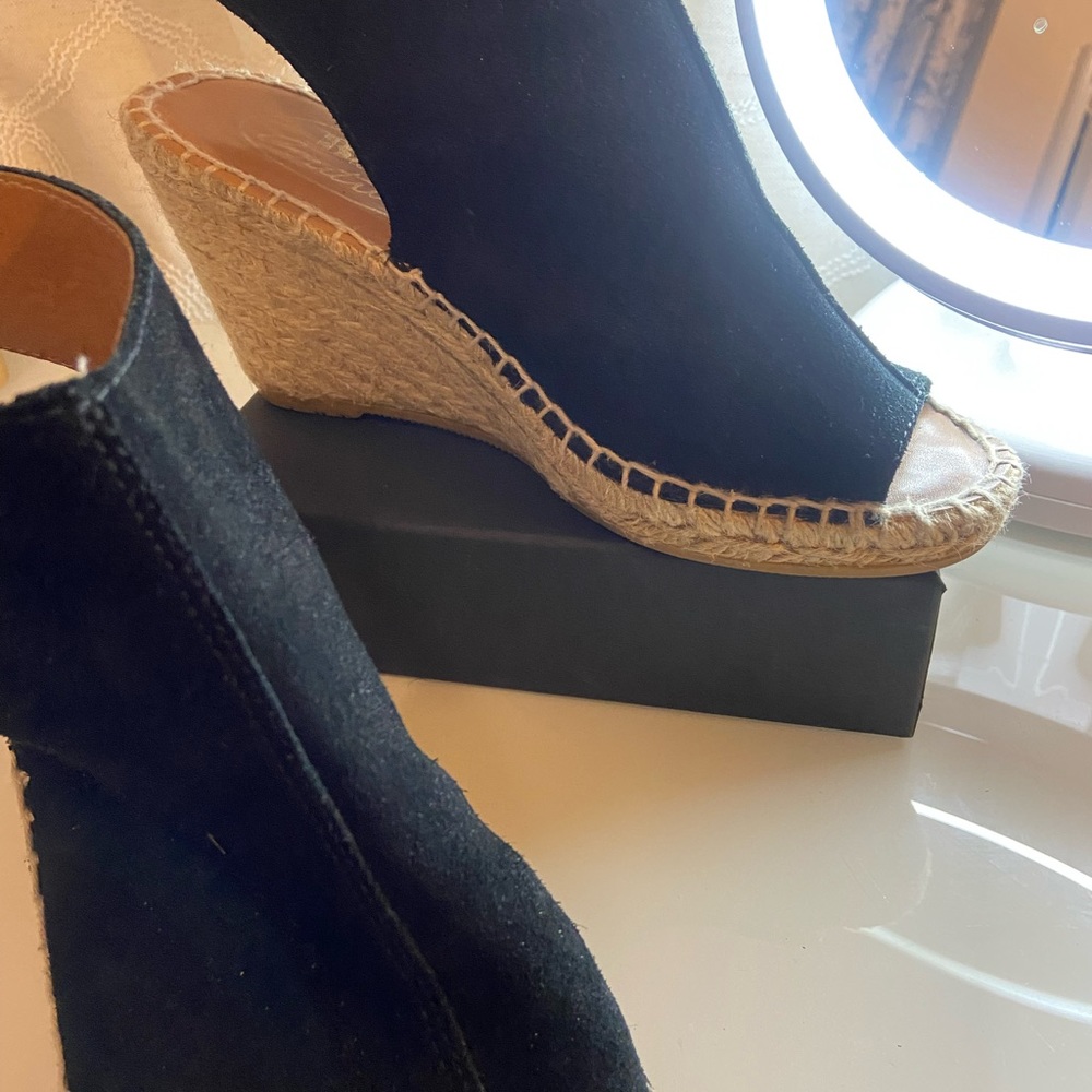 Browns Couture Shoes - Picture 2 of 7